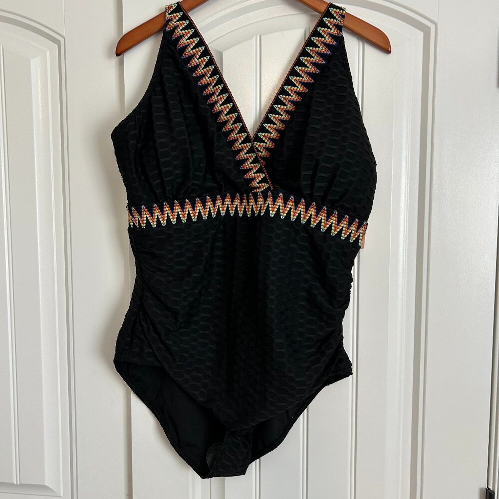 NWT/NIP Bloomchic Black Plus Size V-Neck One Piece Swimsuit Size 18-20 / 2XL